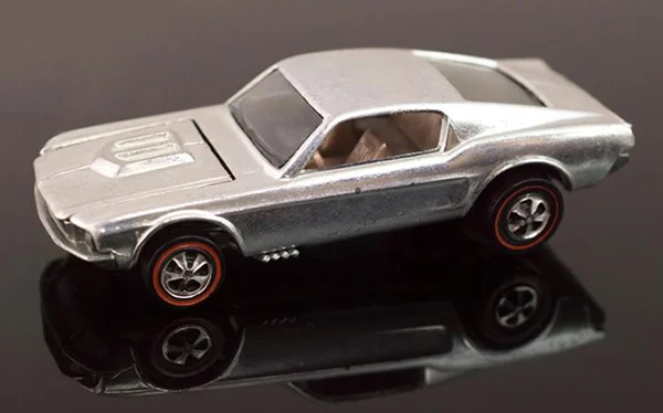 Zinc Alloy (Diecast) — Heavy, Premium, Collectible