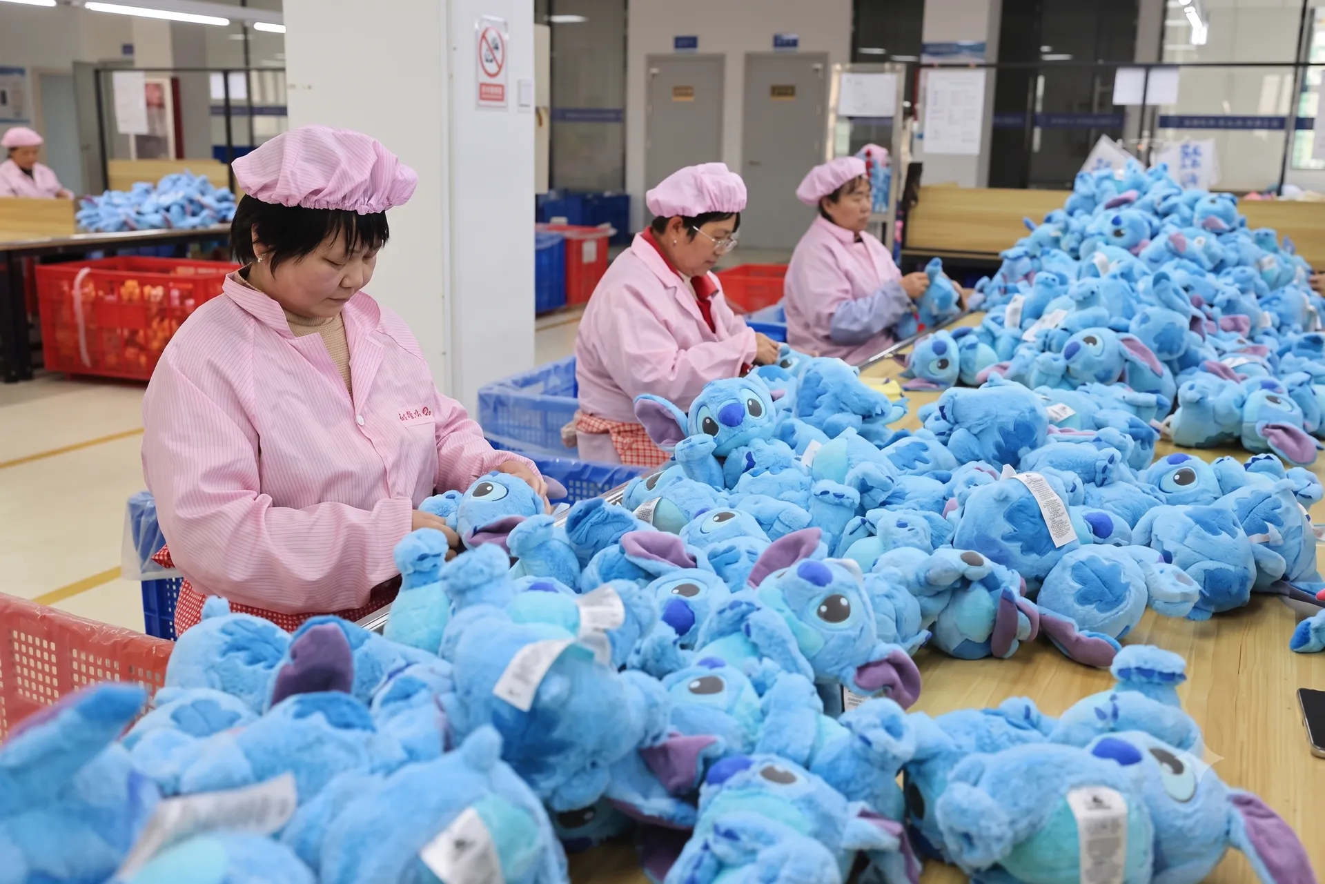 Toy production lines across the LeelineToys factory floor