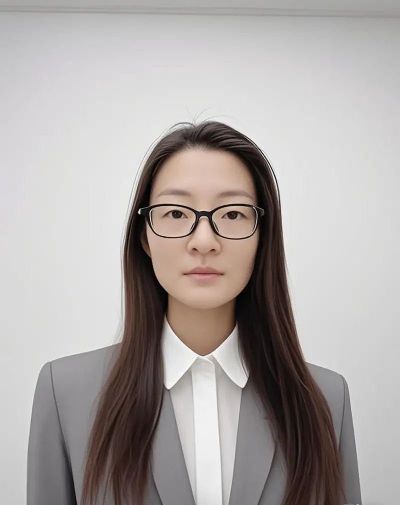 Zoe — Senior Business Consultant at LeelineToys